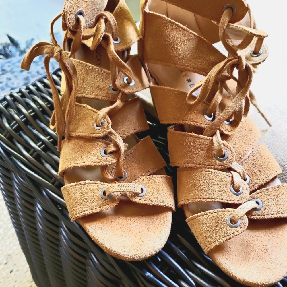 Lucky Brand Leather sandals size 8.5 lace up. EUC